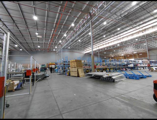 4,891M² WAREHOUSE TO LET IN POMONA